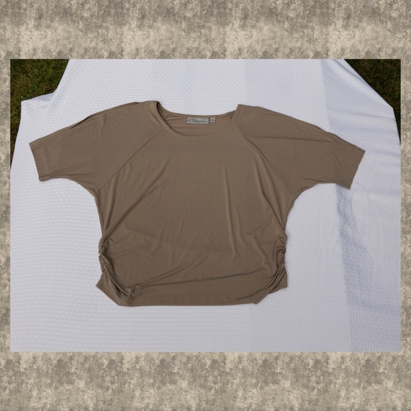 ❌SOLD❌Peekaboo Sleeve Top & Regular Maxi Skirt SET - Picture 8 of 12